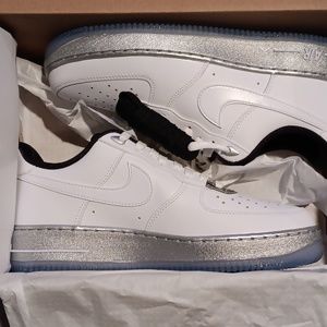 BNWT WOMENS size 11 Nike Air Force 1